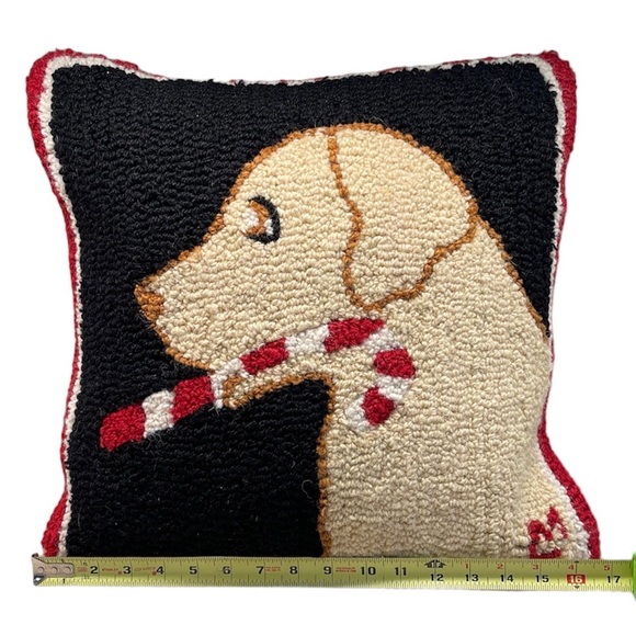Chandler 4 Corners Laura Megroz Yellow Lab With Candy Cane - Hooked Wool Pillow - Picture 6 of 8